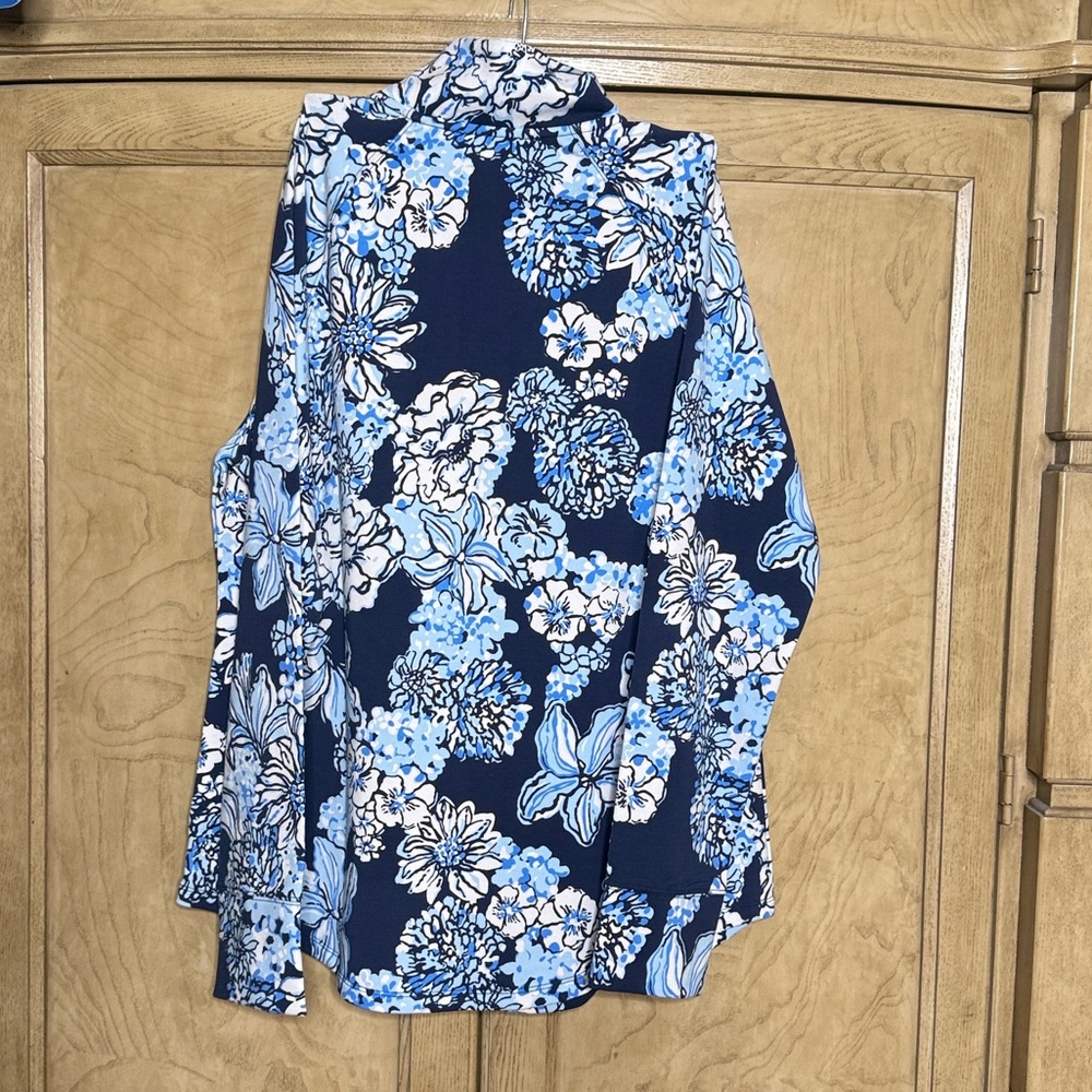 Lilly Pulitzer 🔥 UPF 50+ Skipper popover in low tide navy bouquet - Picture 6 of 6